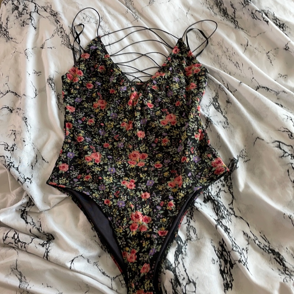 Forever 21 floral bodysuit 6/$16